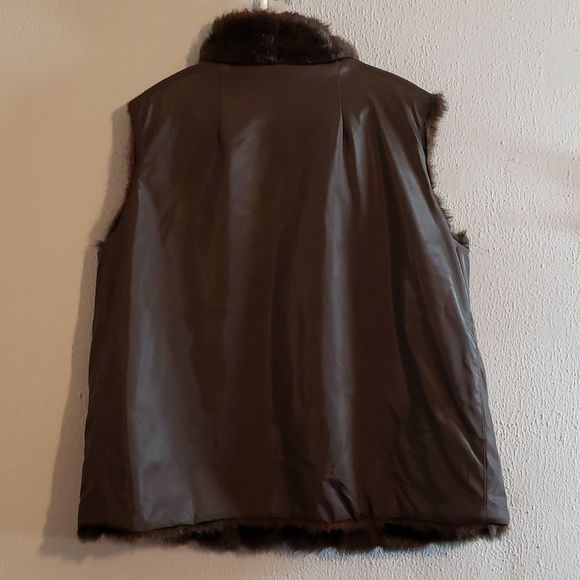 Cato Faux Fur Reversible Vest Size 22/24W - Picture 9 of 11